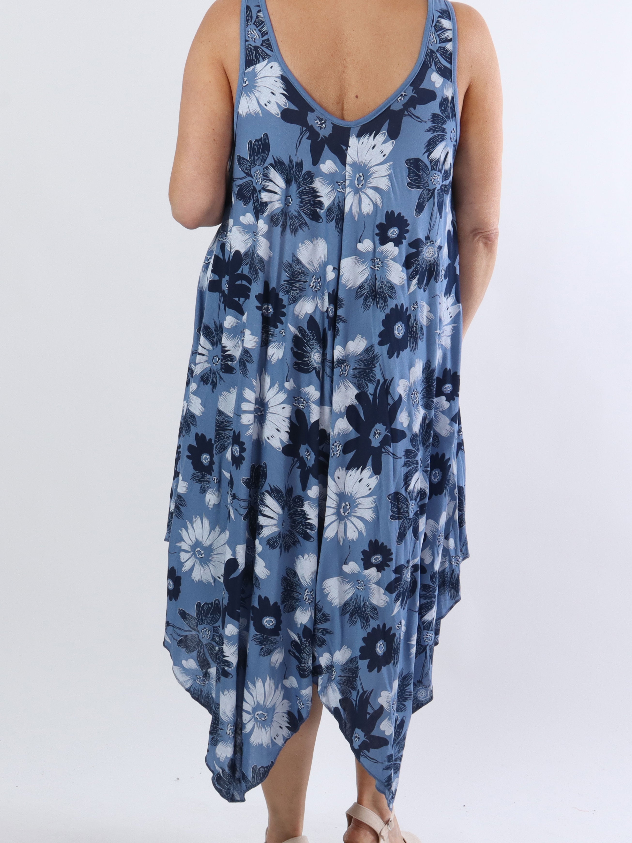 Blair - Luftig klänning i viskos plus size med blommigt tryck